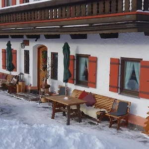 Beim Nuihausa Reit im Winkl